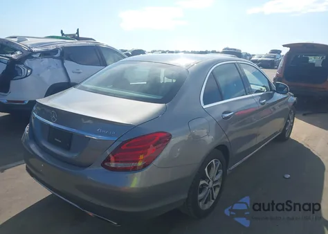 2016 Mercedes-Benz C 300 4Matic z USA, uszkodzony, nr VIN 55SWF4KBXGU127301